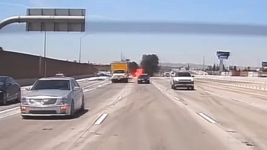 Shocking Plane Crash Video: जमिनीवर उतरत असताना विमानाचा भीषण अपघात; रस्त्यावरील वाहनांवर आदळले (Watch)